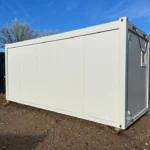 Modulo sanitario 6 × 2,44 m con 5 WC