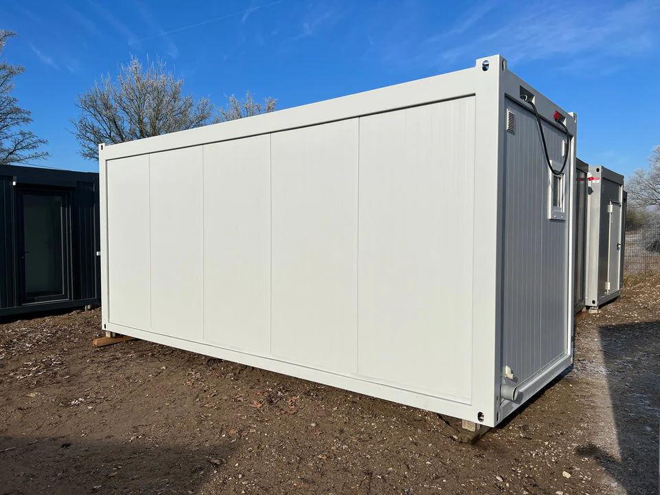 Modulo sanitario 6 × 2,44 m con 5 WC