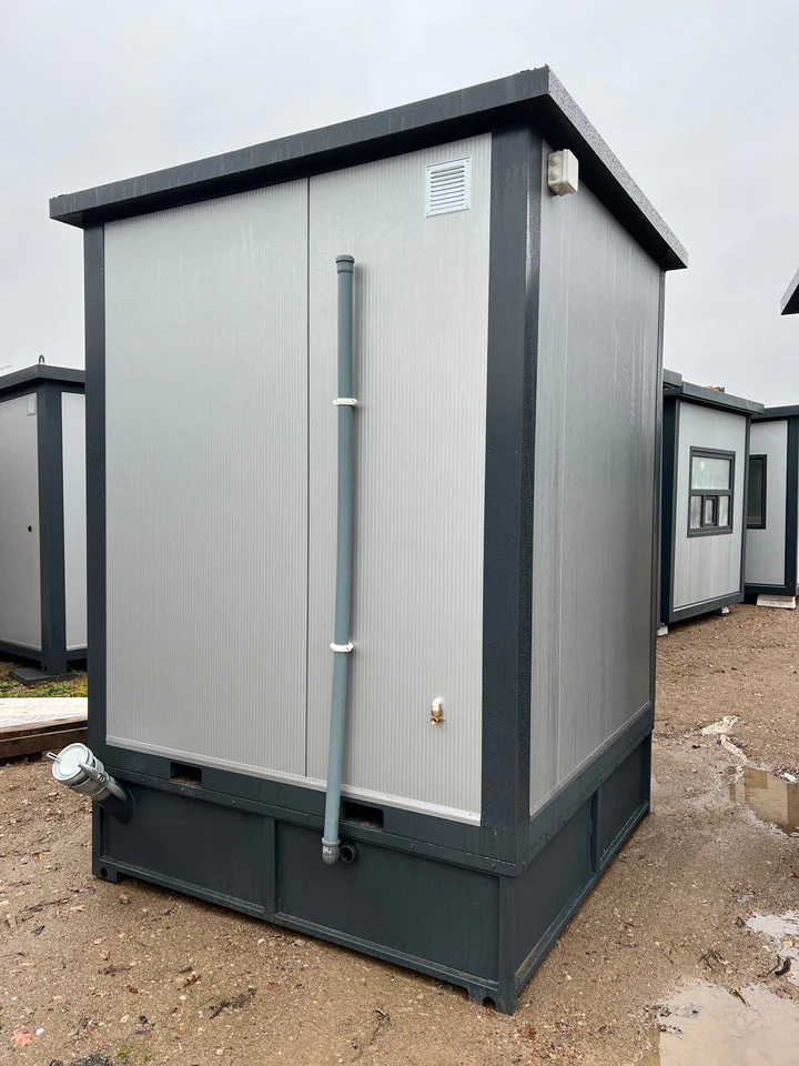 Contenitore sanitario 2 × 2 m con doccia e serbatoio - immagine 2