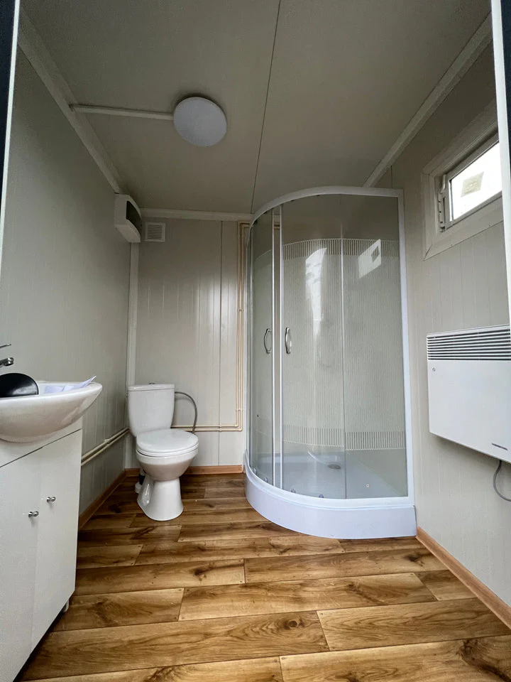 Contenitore sanitario 2 × 2 m con doccia e serbatoio - immagine 3