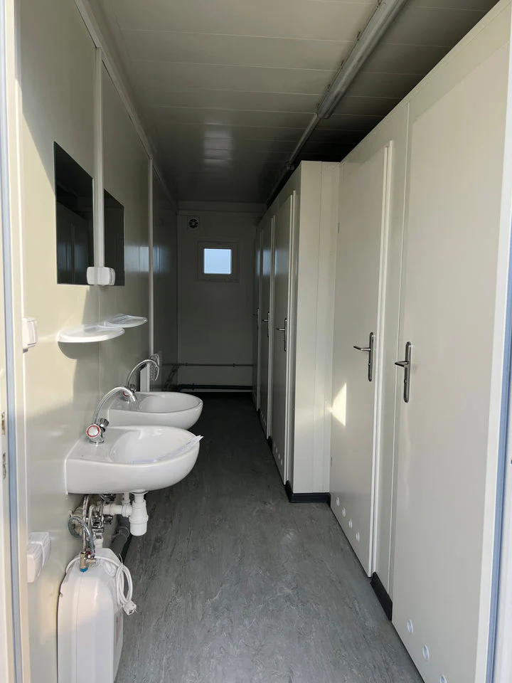 Modulo sanitario 6 × 2,44 m con 5 WC - immagine 5